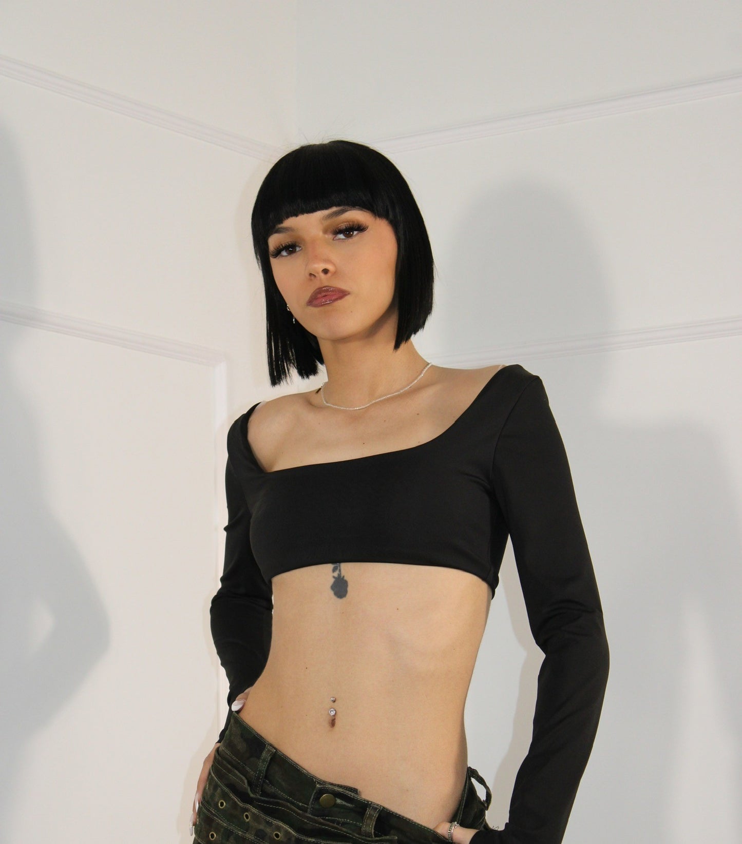 GLOVE TOP CROP
